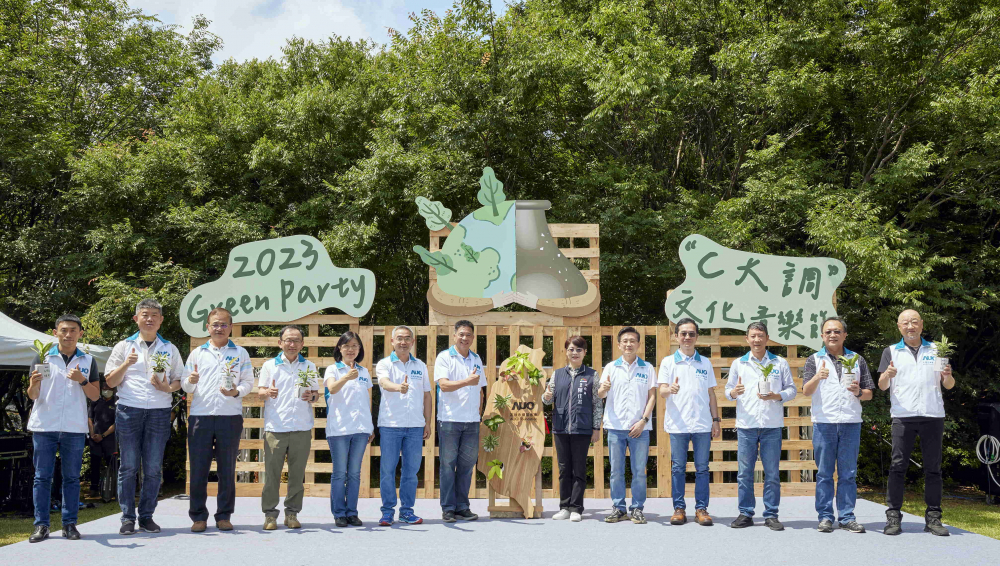 友達光電攜手供應商夥伴及台中市政府，共同倡議及推廣加樹減塑、節能減碳的淨零綠生活