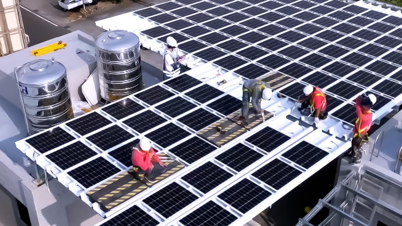 友達打造光電建築一體化整合建材，開發SunSteel光電整合型浪板，實現快速安裝、避免二次施工，讓屋頂光電躍升未來建物新標配。