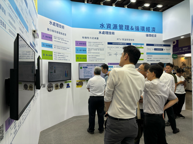 友達以深厚的智慧製造經驗發展永續戰略，積極延伸價值鏈，轉化成可供外界使用的綠色智慧服務，進軍SEMICON Taiwan 2024，提供半導體產業鏈打造AI世代的永續即戰力。