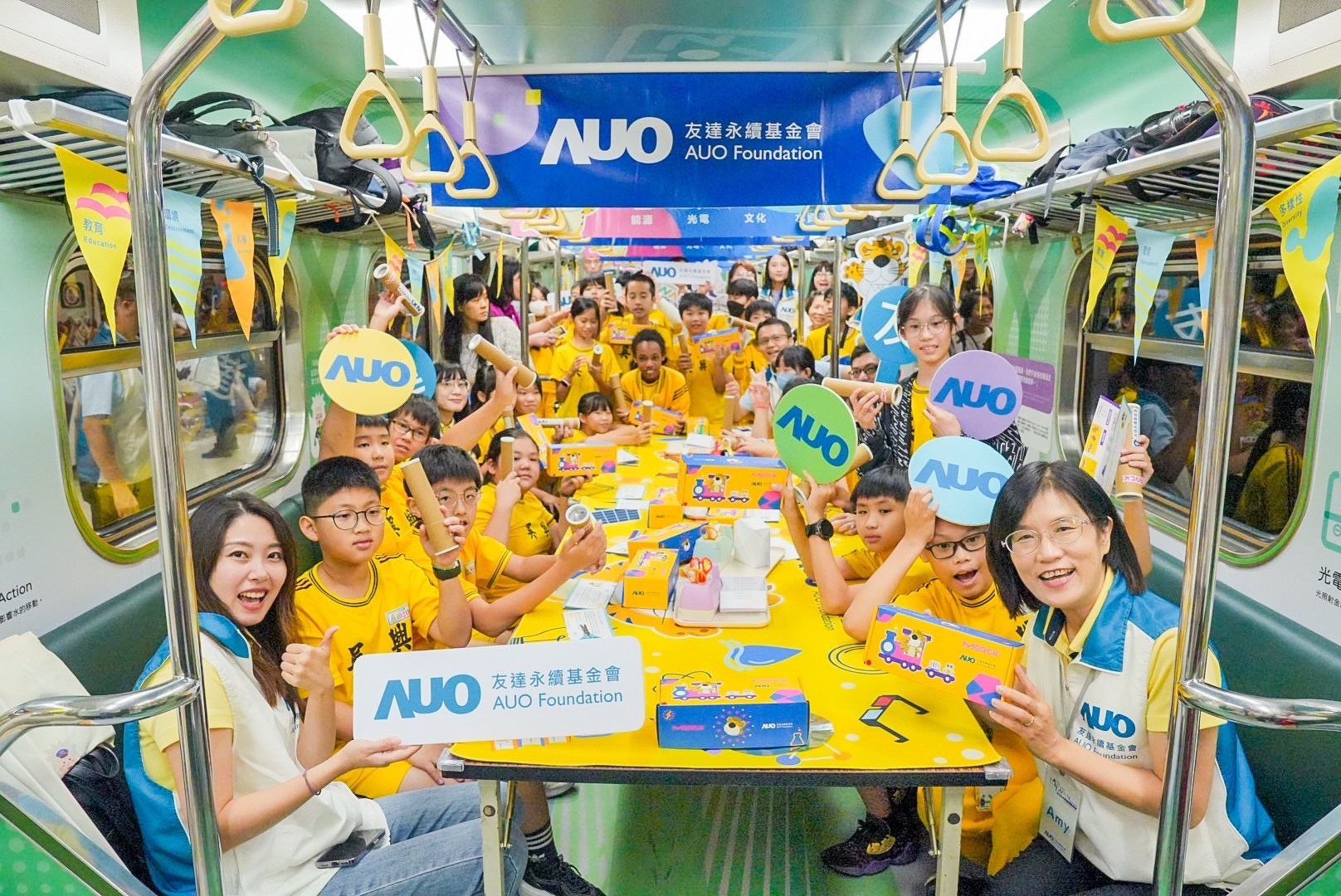 友達永續基金會響應國科會推動的「臺灣科普環島列車」正式啟航，透過「生活中的科學」車廂課程設計，展開為期6天巡迴全臺17個縣市、停靠32站的移動式科普之旅