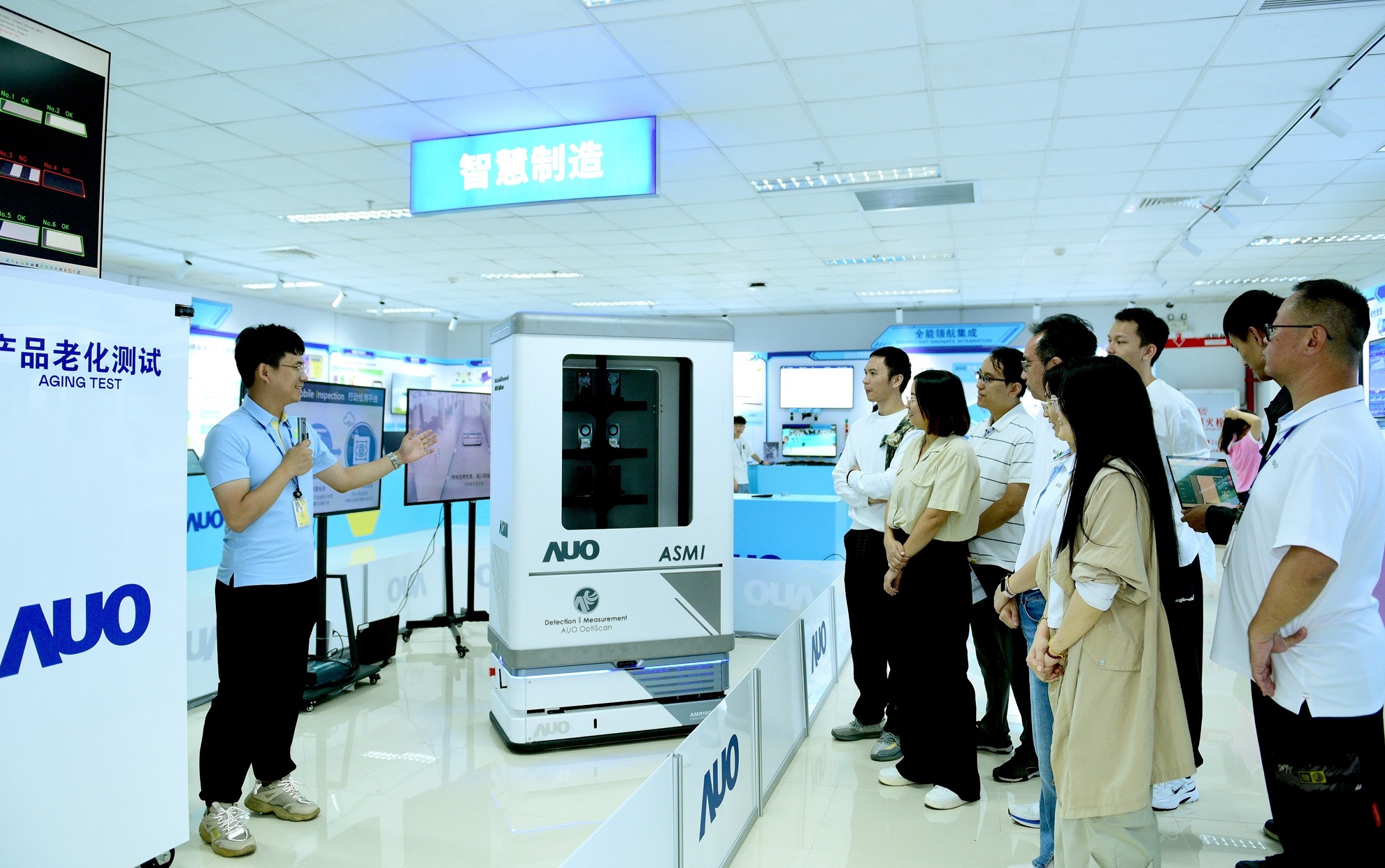 友達廈門將5G+ABC技術串聯生產管理全流程，打通研發、採購、生管、製程、設備、品質等產品全生命週期製造流程，完成數位化設計、智慧供應鏈、智慧座艙、全流程設備管理、資料驅動優化、智慧線上檢測、智慧品管等自我調整生產模式升級