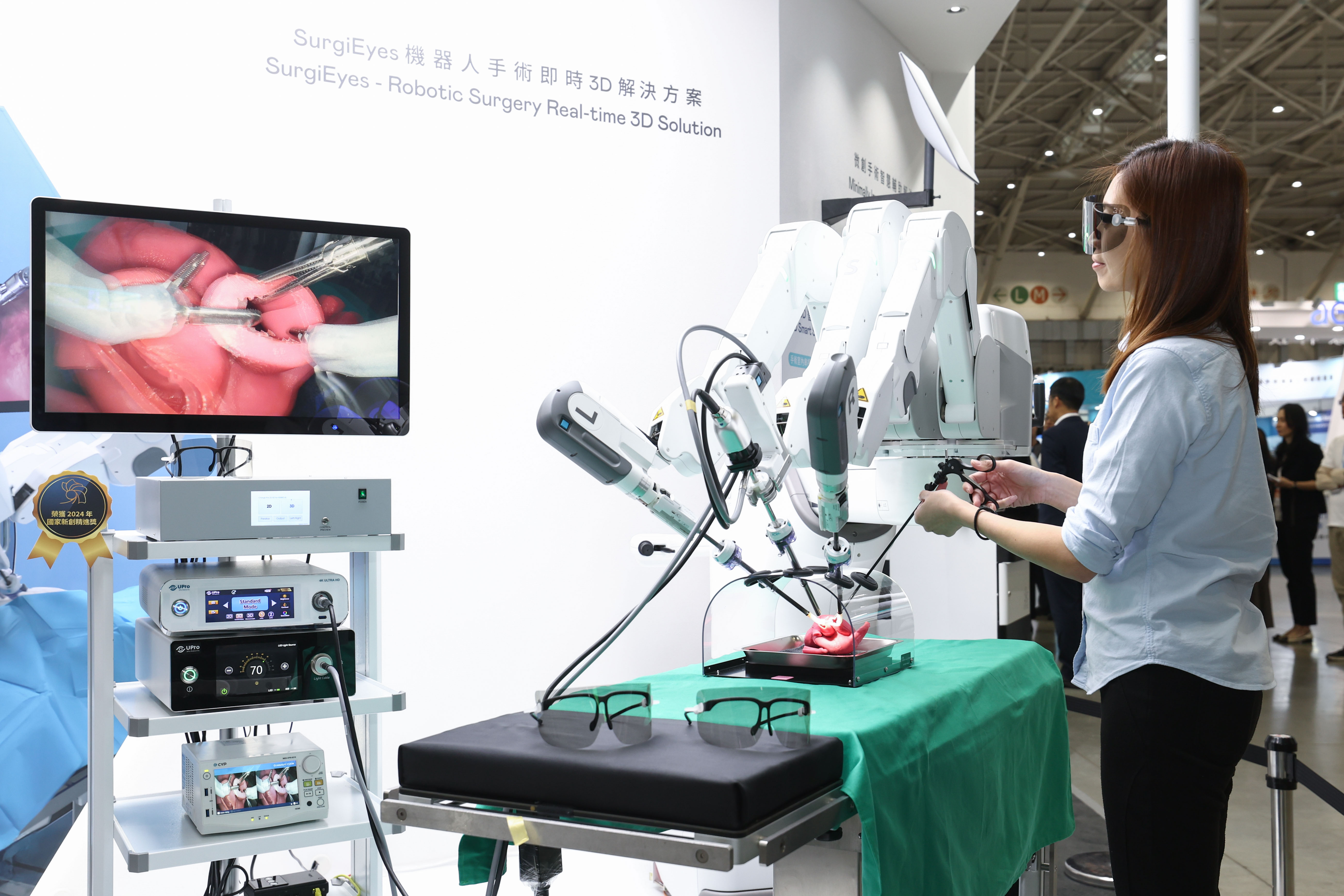 ADP introduced a comprehensive 3D smart surgical imaging platform centered around its “SurgiEyes – Robotic Surgery Real-time 3D Solution.” This advanced platform enables real-time imaging synchronization across various applications both inside and outside the operating room. The platform empowers physicians to overcome spatial and temporal limitations, opening new possibilities for telemedicine